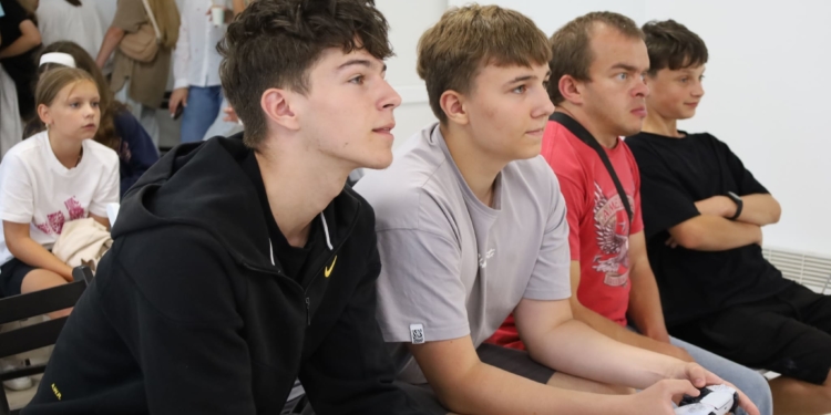 У Копичинцях стартував англомовний табір для молоді