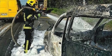 У Тернополі на вулиці 15 Квітня згорів автомобіль