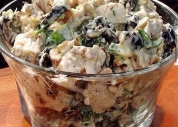 салату з куркою та чорносливом