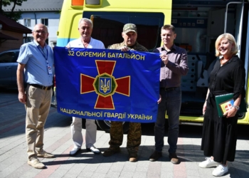 Тернопільська обласна лікарня передала восьму «швидку» для Нацгвардії