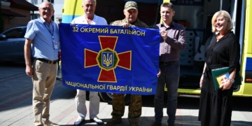 Тернопільська обласна лікарня передала восьму «швидку» для Нацгвардії