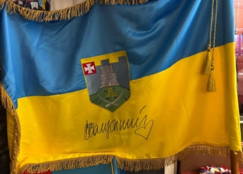 У Кременці відкрилася виставка «Під прапорами незламності»