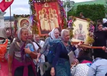 УПЦ МП у хресному ході до Почаєва використовує символіку окупантів