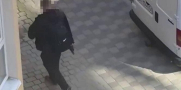 Чоловік стріляв на території лікарні у Тернополі