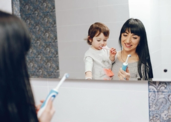 зубна електрощітка