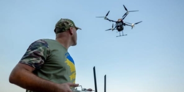 Фахівці організовують навчання операторів дронів