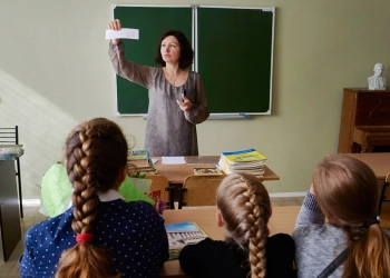 Можуть закрити понад 500 шкіл: уряд не хоче платити вчителям закладів освіти з малою кількістю учнів