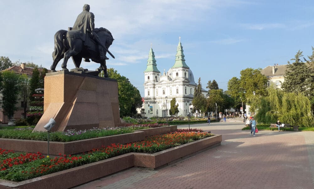 У Тернополі планують підземний паркінг на Майдані Волі та нову зупинку на Підволочиському шосе
