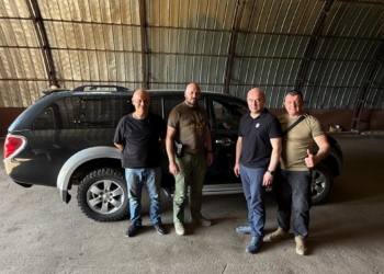 Сергій Надал від громади Тернополя передав воїнам 105 бригади ТрО автомобіль та квадрокоптери