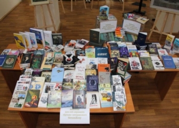 Тернопільські бібліотеки зібрали та передали на передову книги