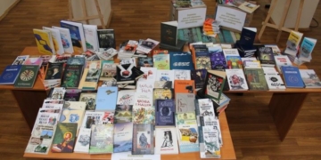 Тернопільські бібліотеки зібрали та передали на передову книги