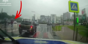 У Тернополі водій Renault оштрафований за ігнорування пішоходів на переході