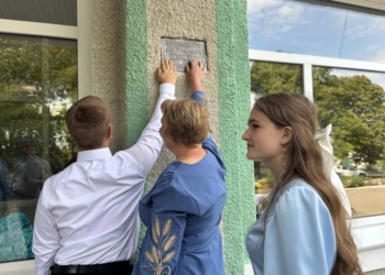 У Білозірці на Тернопільщині відкрили капсулу часу, яку заклали у 1975 році