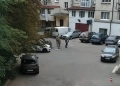 «Кричав та просив подзвонити мамі»: У Тернополі люди у формі силоміць затримували чоловіка