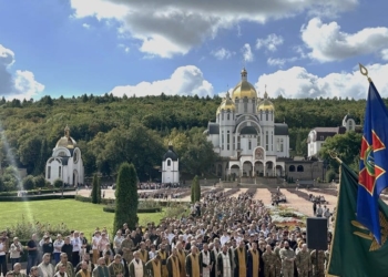 У Зарваниці відбулося XVII Всеукраїнське військове паломництво: сотні захисників молилися за надію та перемогу