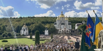 У Зарваниці відбулося XVII Всеукраїнське військове паломництво: сотні захисників молилися за надію та перемогу