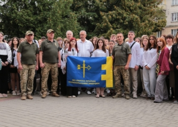 У Тернопільському кооперативному коледжі військові привітали студентів з початком навчального року