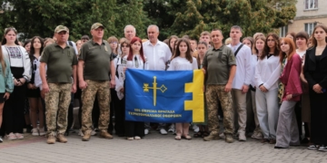 У Тернопільському кооперативному коледжі військові привітали студентів з початком навчального року