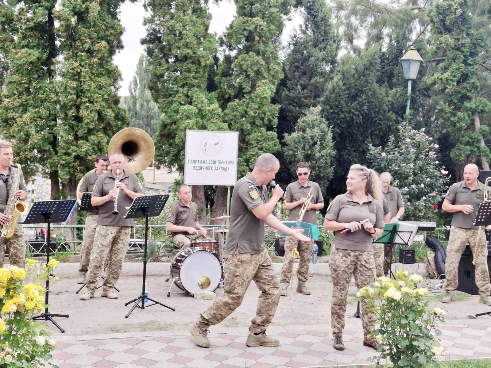 виступ військового оркестру