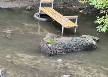 У Бучачі неповнолітні вандали пошкодили дитячий інклюзивний майданчик