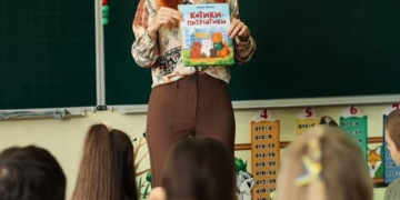 організувати зустрічі з сучасними письменниками