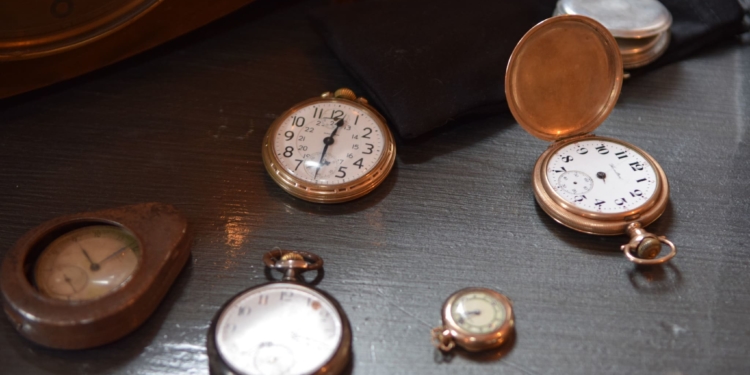 У Чорткові презентували приватну колекцію годинників