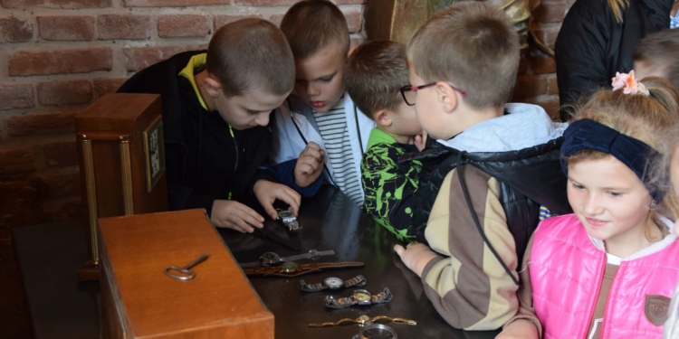 У Чорткові презентували приватну колекцію годинників