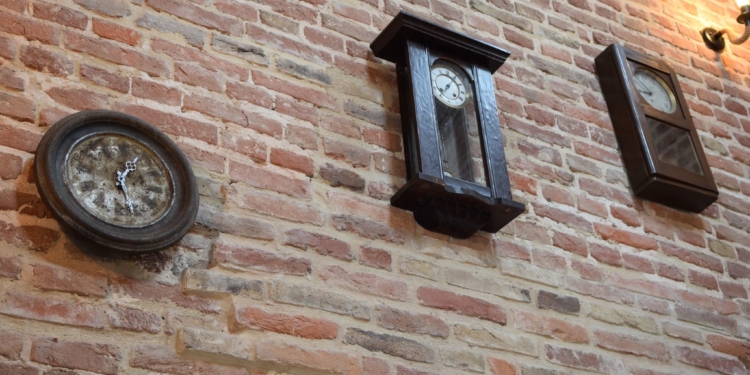 У Чорткові презентували приватну колекцію годинників