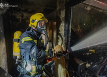 Пожежа в багатоповерхівці Тернополя: рятувальники запобігли трагедії