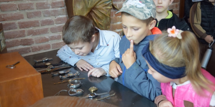 У Чорткові презентували приватну колекцію годинників