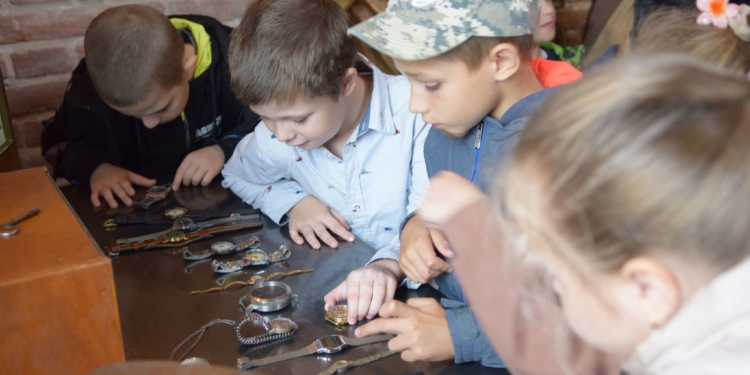 У Чорткові презентували приватну колекцію годинників