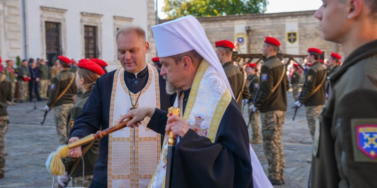 Сотня першокурсників Тернопільського коледжу у Збаразькому замку урочисто присягнула Україні