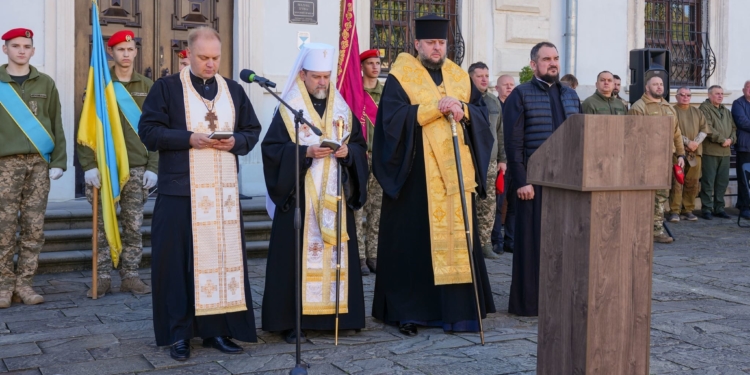 Сотня першокурсників Тернопільського коледжу у Збаразькому замку урочисто присягнула Україні