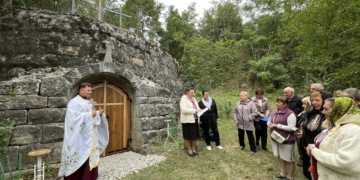 Віряни зібралися на спільну молитву у Винятинському Божому гробі на Тернопільщині