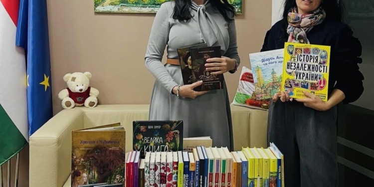 Понад 500 українських книг з Тернопільщини передали дітям у Румунії