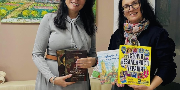 Понад 500 українських книг з Тернопільщини передали дітям у Румунії