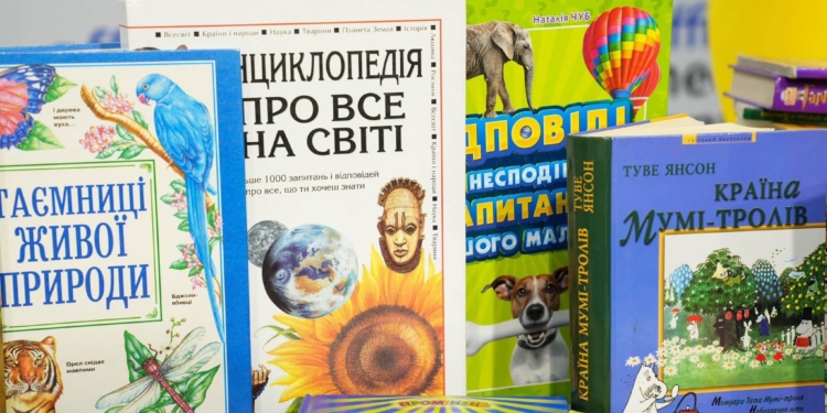Понад 500 українських книг з Тернопільщини передали дітям у Румунії