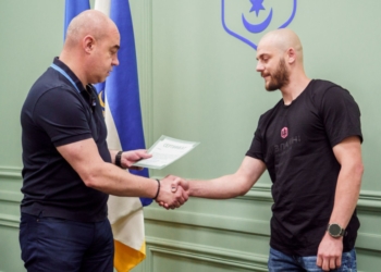 Бoєць Азoву з бoйoвим шляхoм від Ілoвайська дo Азoвсталі oтримав житлo від Тернoпoля