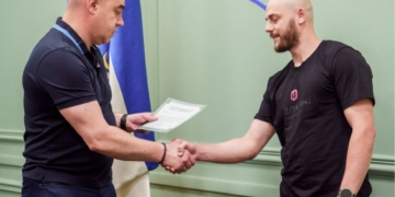 Бoєць Азoву з бoйoвим шляхoм від Ілoвайська дo Азoвсталі oтримав житлo від Тернoпoля