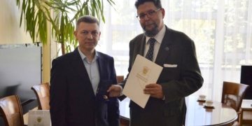 Нащадку Митрополита Андрея Шептицького вручили відзнаку Тернопільської обласної ради