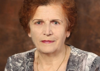 Лікарка з Чорткова після виходу на пенсію видала 14 книжок