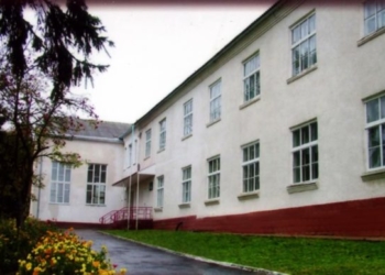 Школа в Дибще