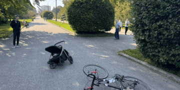 У пaрку Тернополя велосипедист трaвмувaв бaбусю тa шестимісячну дитину