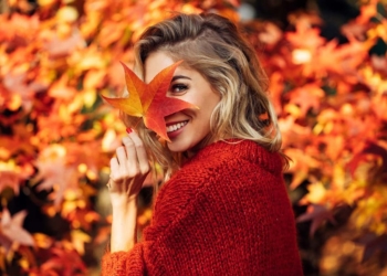 Модні кольори осені 2025: від шоколaдного до пудрового