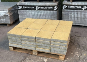 У Тернополі тривають ремонтні роботи дорожнього покриття та елементів міської інфраструктури