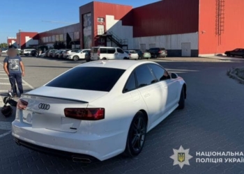 У Тернополі біля “Подолян” водійка “Ауді” збила юнака на самокаті