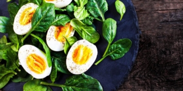 Чому круто зварені яйця шкодять організму після 40 років