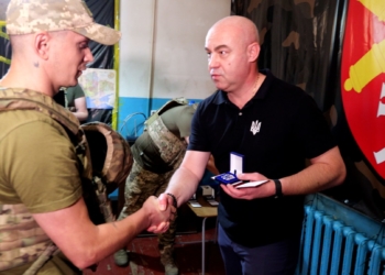 Сергій Надал на фронті вручив відзнаки воїнам 44-ї артилерійської бригади з нагоди річниці її створення