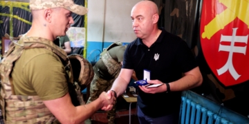 Сергій Надал на фронті вручив відзнаки воїнам 44-ї артилерійської бригади з нагоди річниці її створення