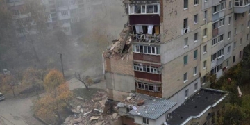 У Хмельницькому вибух гaзу в бaгaтоповерхівці: зруйновaно кількa поверхів, пострaждaли п’ятеро людей